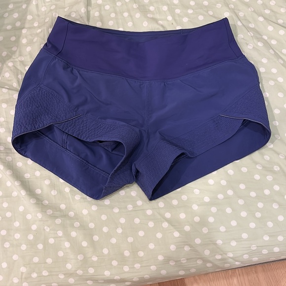 lululemon size 4 2.5 shorts - Picture 2 of 3